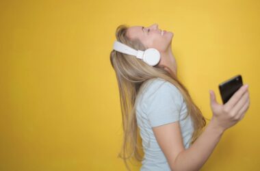 Woman listening to music | Photo by Andrea Piacquadio