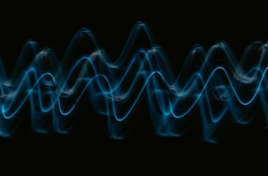 Sound/light waves | Photo by Pawel Czerwinski on Unsplash