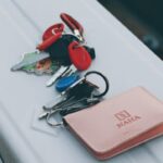 Pink wallet with keys | Photo by Bich Tran