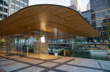 Apple store in Chicago | Photo by Siva Seshappan