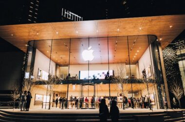 Apple storefront | Photo by WeStarMoney Rec